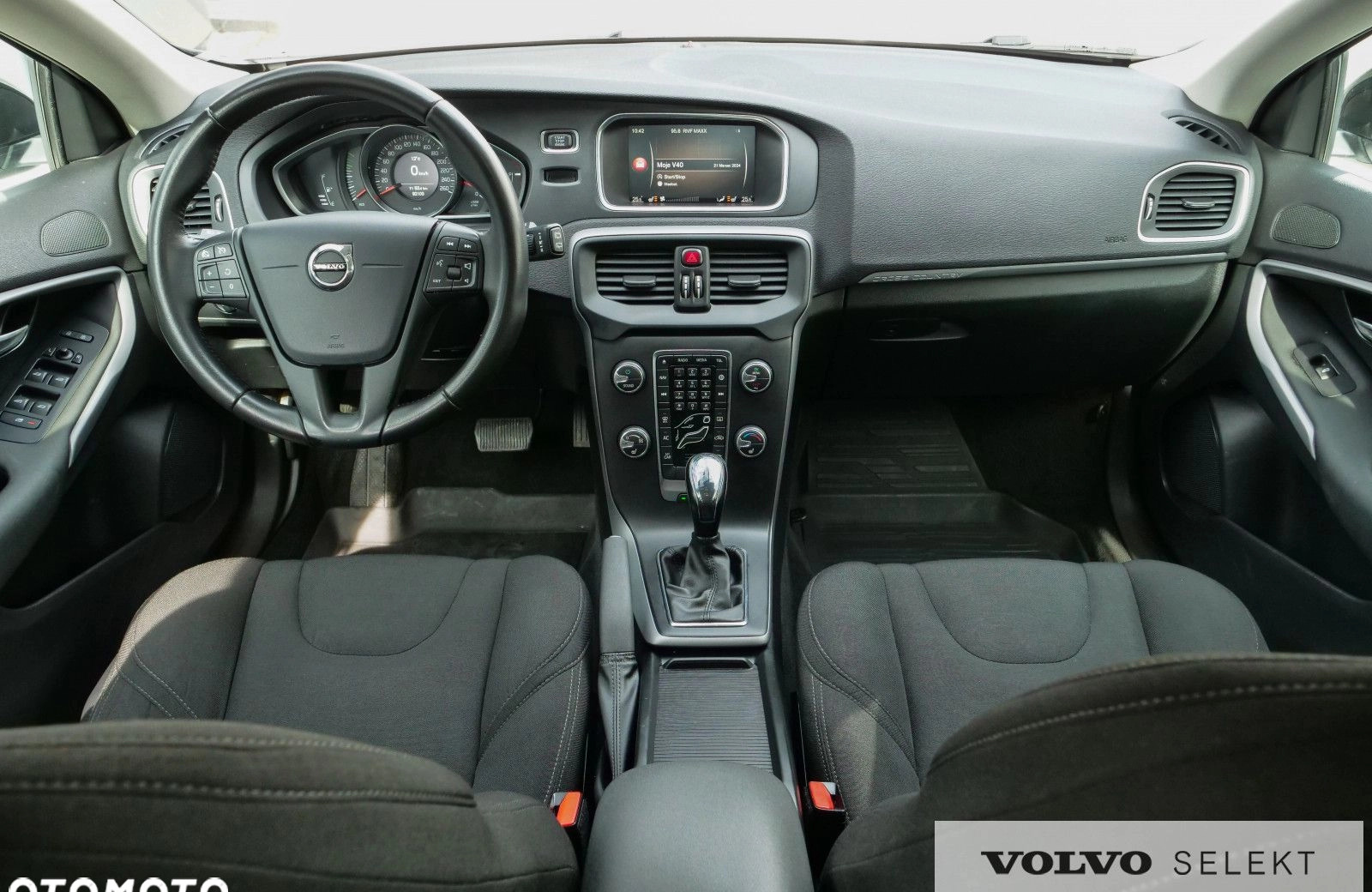 Volvo V40 cena 87900 przebieg: 92080, rok produkcji 2019 z Serock małe 562